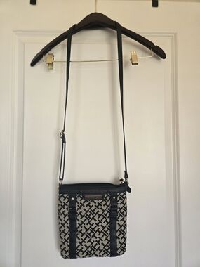 Tommy Hilfiger Black & Cream Geometric Monogram Trendy Logo Crossbody Bag Vegan